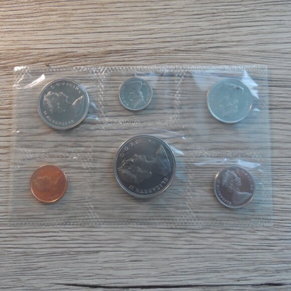 1969 Canada Uncirculated Mint Sets - Bulk lot of 5 - Picture 2 of 2